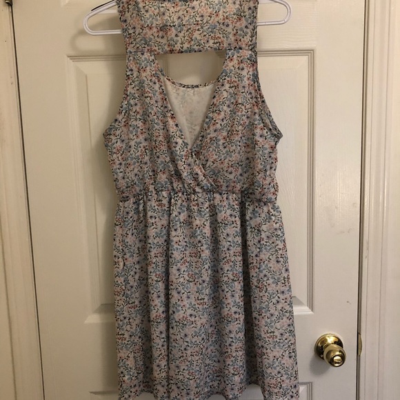 Floral summer dress with cross cross back - Picture 4 of 4